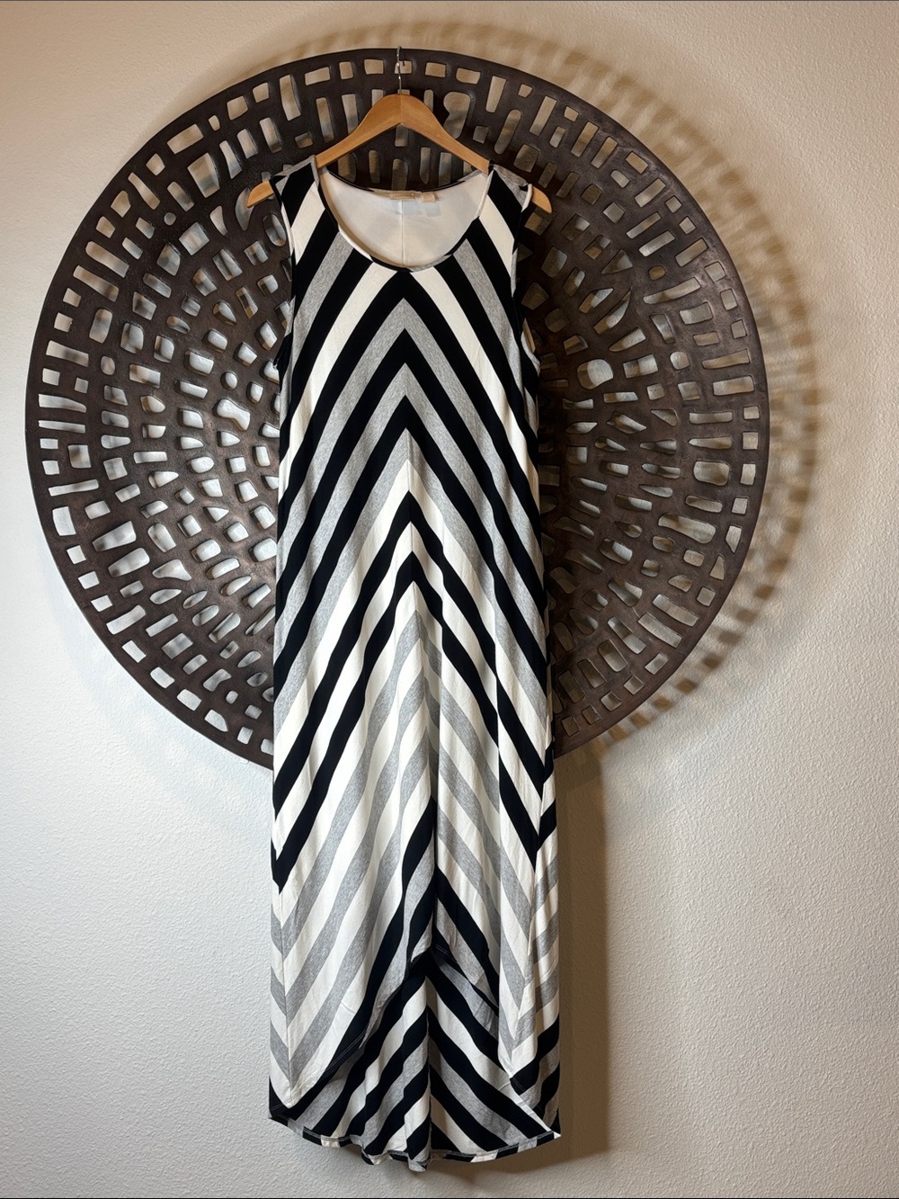 🤍Chico's Black White Chevron Stripe Maxi Dress Size 3 XL Sleeveless Stretch 🤍